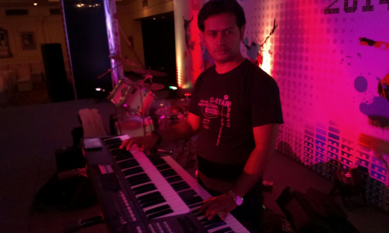 male keyboard players Byblos Jbeil Lebanon